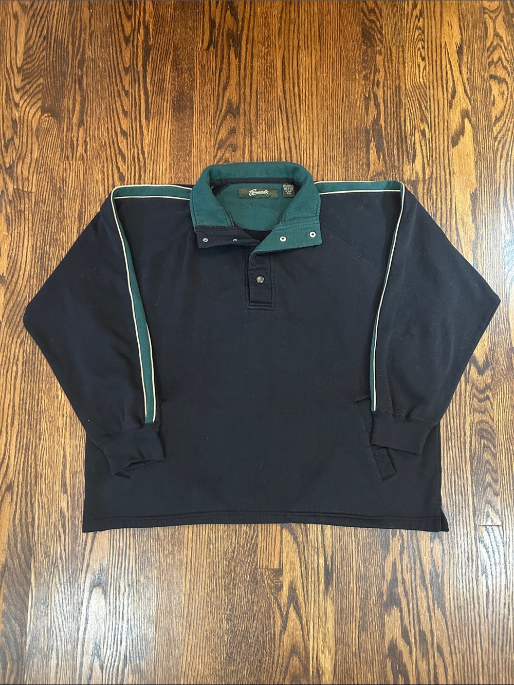 Vintage Y2K Collared Sweatshirt with Snap Closures